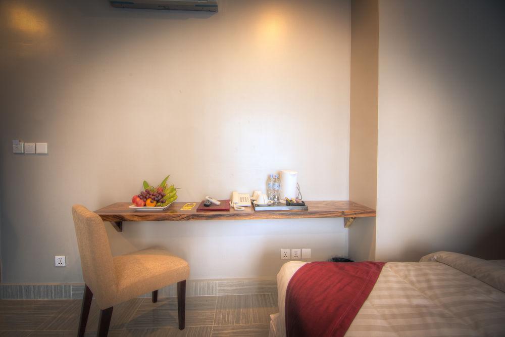 Colina Sky Hotel Phnom Penh Exterior foto