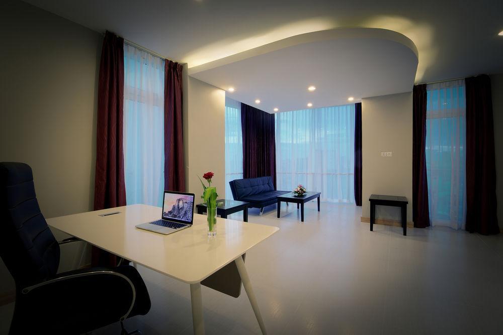 Colina Sky Hotel Phnom Penh Exterior foto